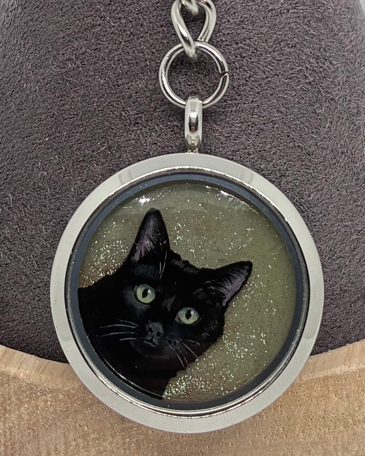 Black cat glam keychain