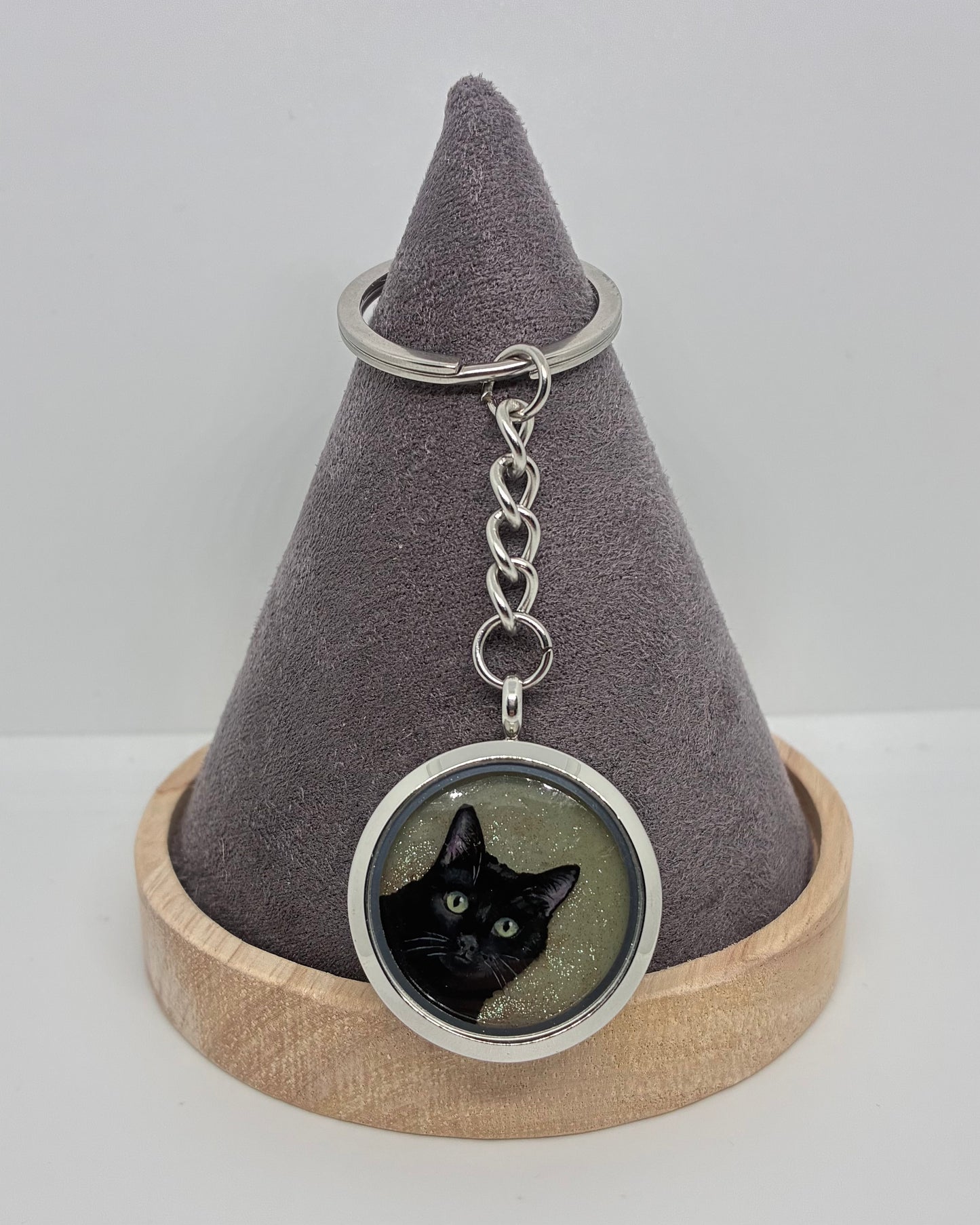 Black cat glam keychain